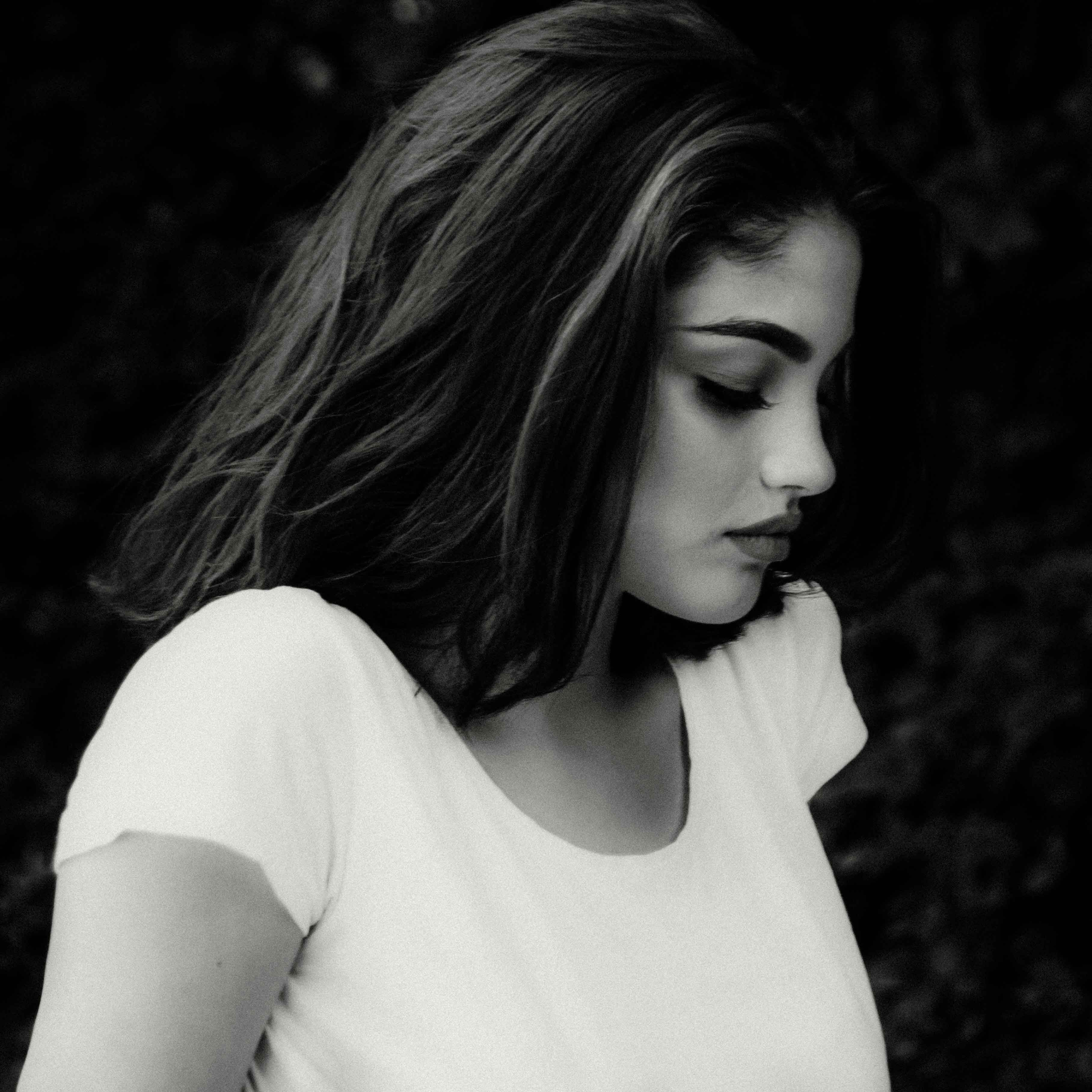 girl in tshirt